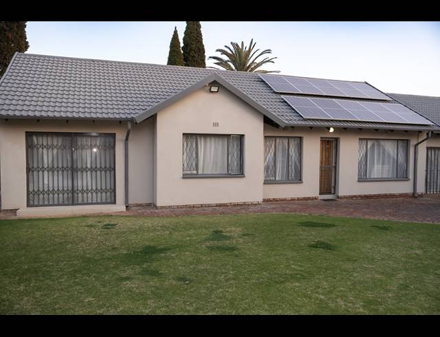 3 BEDROOM FREEHOLD FOR SALE IN FARRARMERE